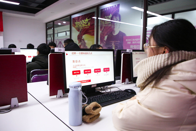 “新夢(mèng)想·新征程”職場(chǎng)攻略講座，讓你就業(yè)無憂