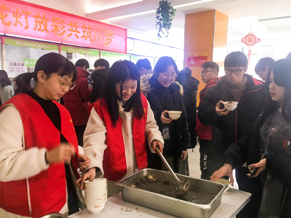 猜燈謎，鬧元宵—南京新華不一樣的元宵節(jié)