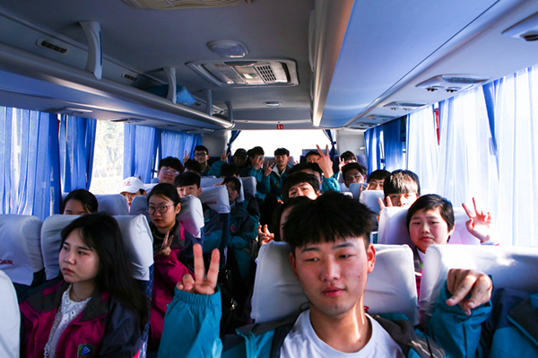 “攜手植樹，共創(chuàng)藍(lán)天”丨南京新華師生共筑新華育才林
