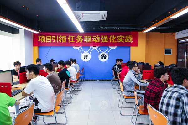 搞互聯(lián)網(wǎng)教育我們是認(rèn)真的，搞互聯(lián)網(wǎng)知識(shí)競賽我們也是認(rèn)真的！