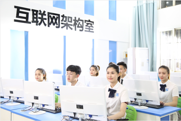 【媒體關(guān)注】為什么學(xué)互聯(lián)網(wǎng)新技術(shù)，要來新華？