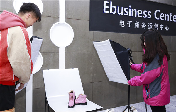 “玩轉(zhuǎn)直播電商 Hi翻雙十二”——小新為你提前播報(bào)啦！