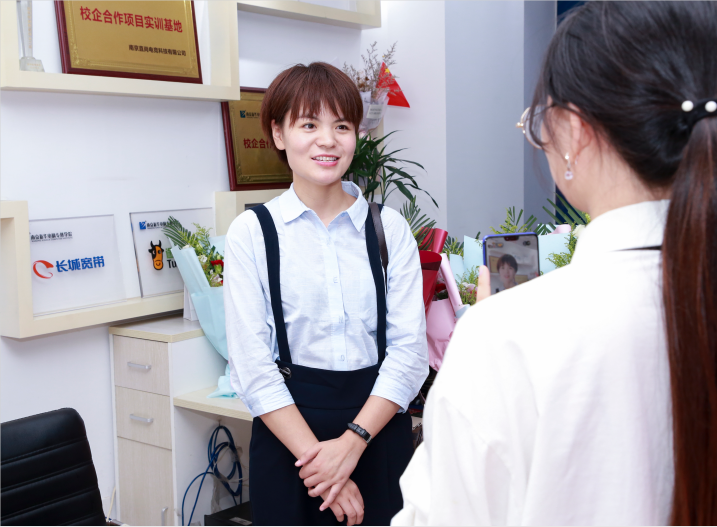 “有夢想就要為之努力，讓夢想綻放在行動力中”