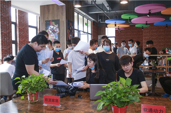 就業(yè)保障丨千企萬崗進校園，助力學(xué)子精準就業(yè)！