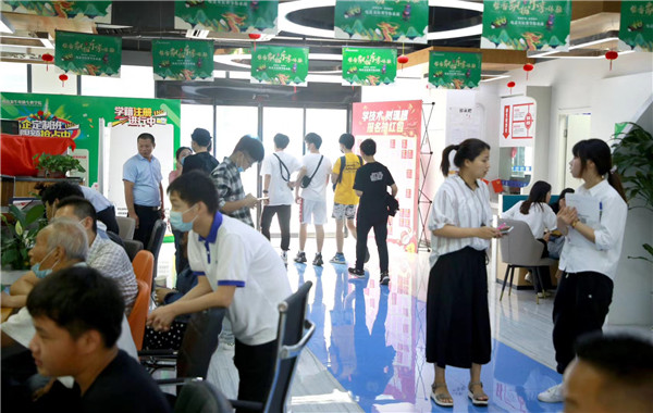 好學(xué)校成就好未來，新華電腦學(xué)校正在火熱招生中……