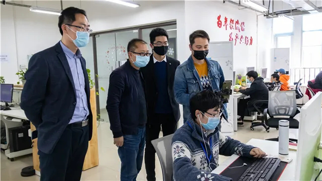 屢登央視，新華電腦教育全面新升級！