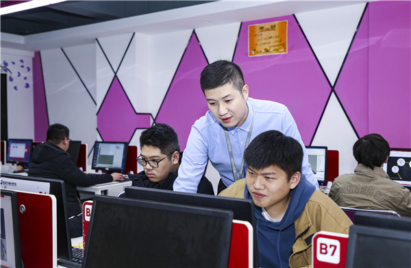中考不如愿，初中畢業(yè)學(xué)什么技術(shù)好一點？