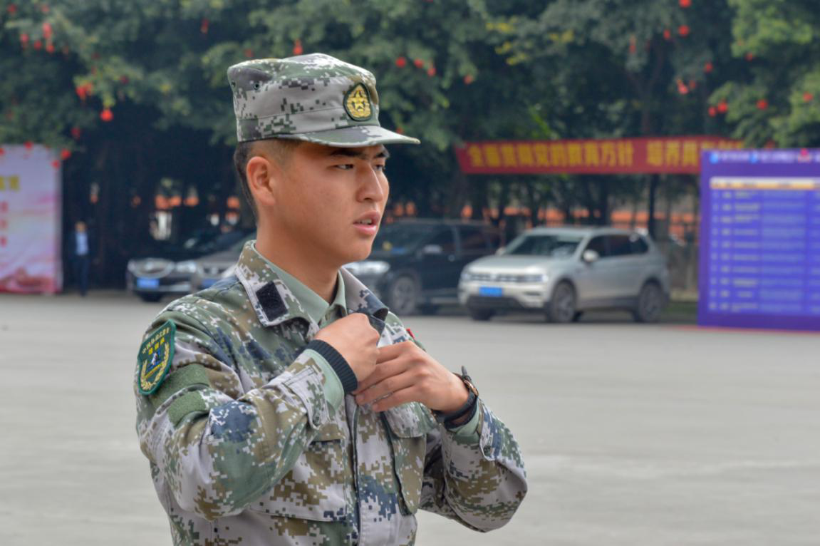 新華“三教三訓(xùn)”之軍訓(xùn)|揮灑汗水書寫迷彩青春！