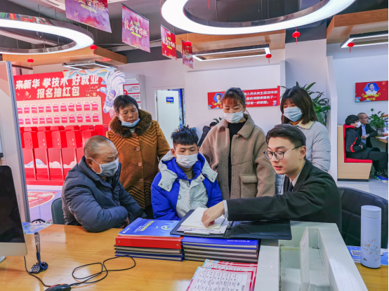 南京新華電腦專修學院330校園專場咨詢?nèi)栈顒映晒εe辦！