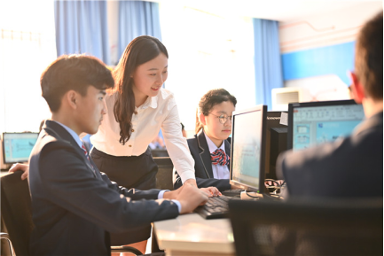 速來圍觀！知名演員直播探校，為高薪<a href=http://njxh.cn target=_blank class=infotextkey>專業(yè)</a>代言！