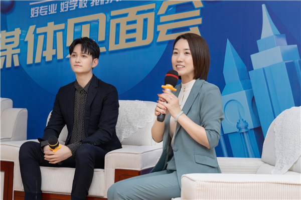 馬可來新華重拾校園生活，青春“競”是精彩！