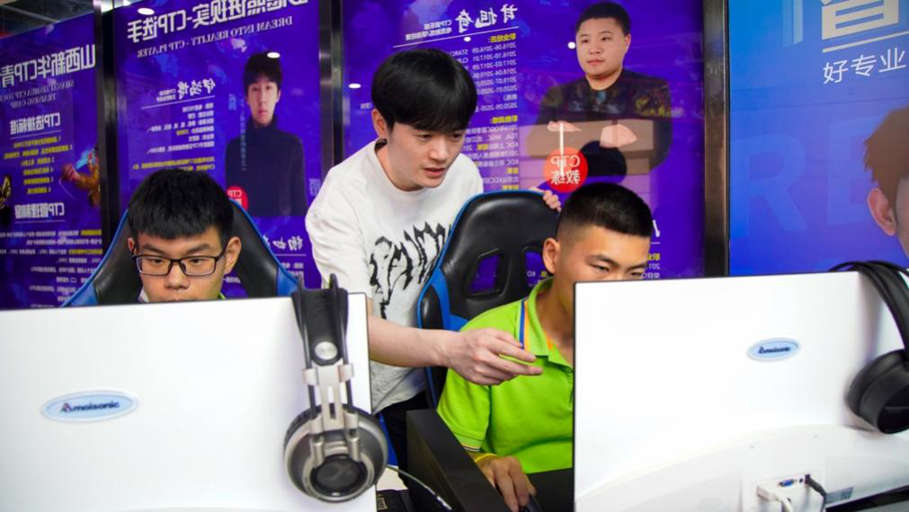 傳遞向上力量！新華電腦學(xué)?！独蠋焷?lái)了》7月繼續(xù)開(kāi)講！