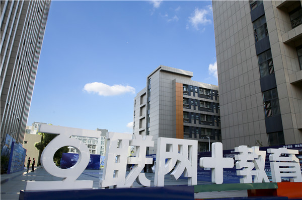 想學(xué)互聯(lián)網(wǎng)技術(shù)，怎么學(xué)？