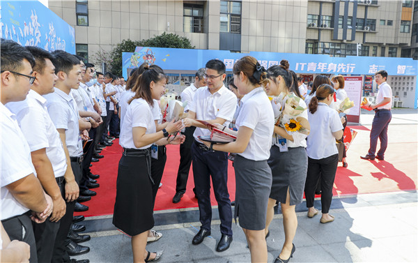 愛(ài)與責(zé)任，立德樹(shù)人丨南京新華與你一起致敬教師節(jié)