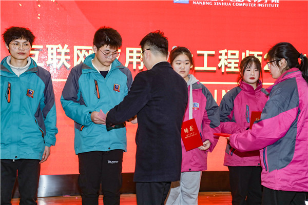 南京新華互聯(lián)網(wǎng)應(yīng)用技術(shù)工程師2201班開(kāi)班典禮順利舉行！