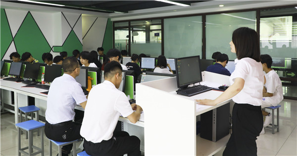 南京新華結(jié)課答辯|你們的成長，我們來見證！