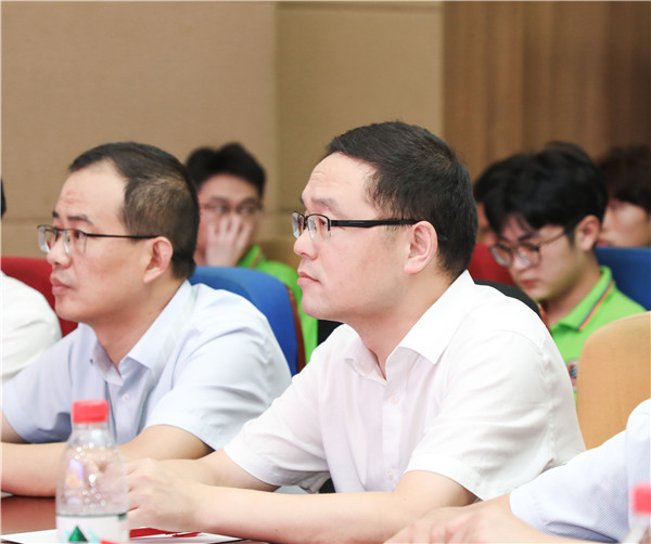 為幫助我校學(xué)生明確職業(yè)生涯規(guī)劃，確定個(gè)人職業(yè)方向，強(qiáng)化職業(yè)規(guī)劃意識，更好地樹立個(gè)人理想，2022年7月29日，南京新華電腦專修學(xué)校在學(xué)術(shù)報(bào)告廳舉行第十二屆職業(yè)生涯規(guī)劃演講大賽