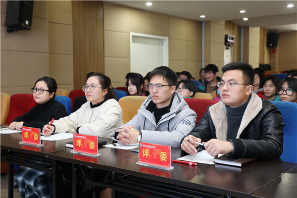 南京新華電腦專(zhuān)修學(xué)校平面設(shè)計(jì)結(jié)課答辯會(huì)圓滿(mǎn)結(jié)束