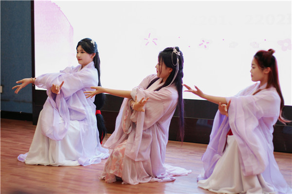 南京新華互聯(lián)網(wǎng)+美妝與形象設計<a href=http://njxh.cn target=_blank class=infotextkey>專業(yè)</a>結課答辯圓滿結束