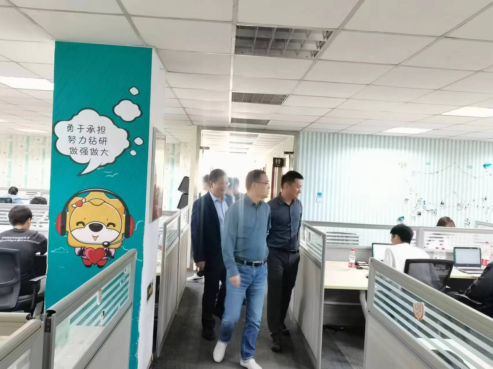 回訪企業(yè)實習學生，關(guān)懷職業(yè)成長道路
