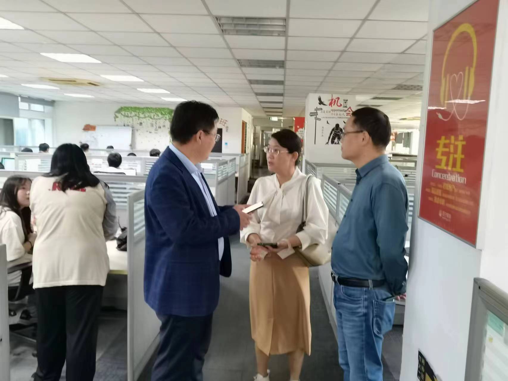 回訪企業(yè)實習學生，關(guān)懷職業(yè)成長道路