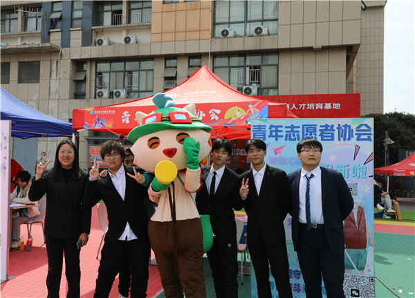 追光有“你”，歡迎“新”上人 南京新華電腦專修學(xué)校2024年春季社團(tuán)招新大會(huì)順利收官