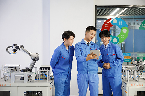 1766375764897212.jpg 新華與優(yōu)秀同行 -5E9A1307.jpg