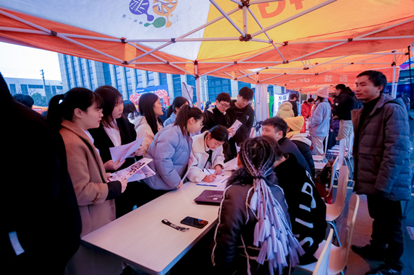 新華真實(shí)訓(xùn)，輕松好就業(yè)，博得好未來！