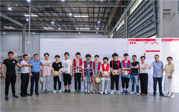 實(shí)習(xí)正當(dāng)時(shí)，慰問(wèn)暖人心 ——南京新華電腦專(zhuān)修學(xué)院慰問(wèn)京東618項(xiàng)目實(shí)習(xí)生