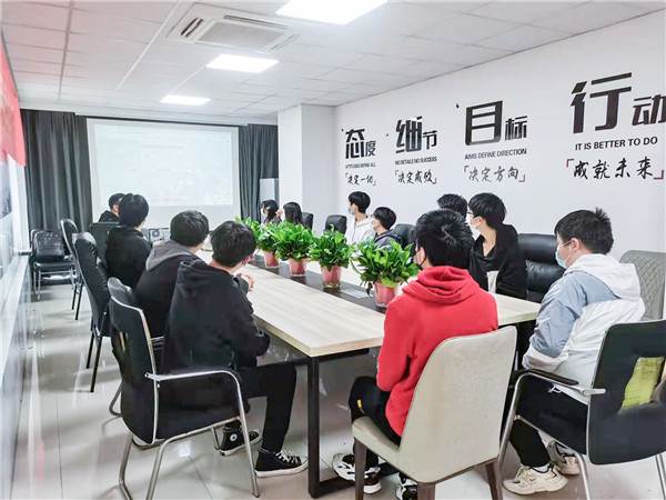 企業(yè)招聘進(jìn)校園，助力學(xué)生高質(zhì)量就業(yè)