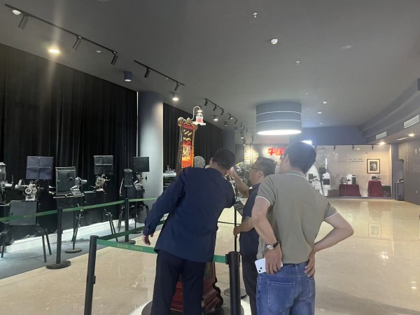 南京新華電腦學(xué)校訪企拓崗促就業(yè) 攜手無人機(jī)企業(yè)共育高技能人才