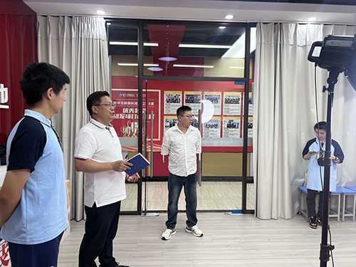 企業(yè)進(jìn)校園，真實(shí)電商直播項(xiàng)目