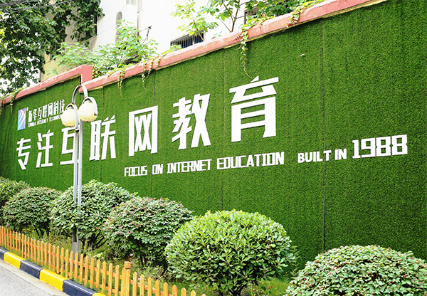 【媒體關(guān)注】新華電腦學(xué)校的專業(yè)怎么樣，能緊跟市場需求嗎？