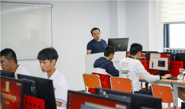 初中畢業(yè)上職業(yè)學(xué)校好么？