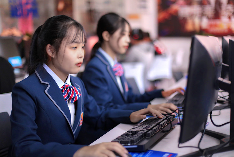 初高中女生學(xué)什么專業(yè)好？女生最吃香的互聯(lián)網(wǎng)熱門專業(yè)排名出爐！