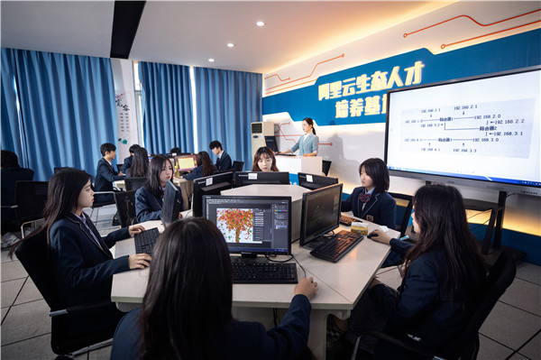 為什么國(guó)家要大力發(fā)展職業(yè)教育？