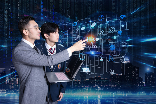 成績(jī)不理想？別擔(dān)心！高技術(shù)人才未來(lái)更吃香！