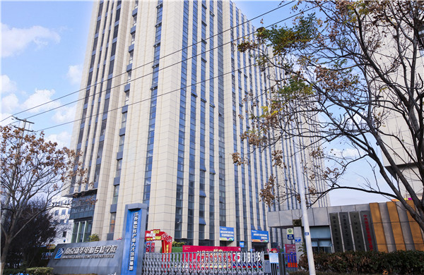 在線參觀線上報(bào)名，搶占春季班熱門專業(yè)名額！